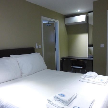 Dreams Hotel Barking  Oda fotoğraf