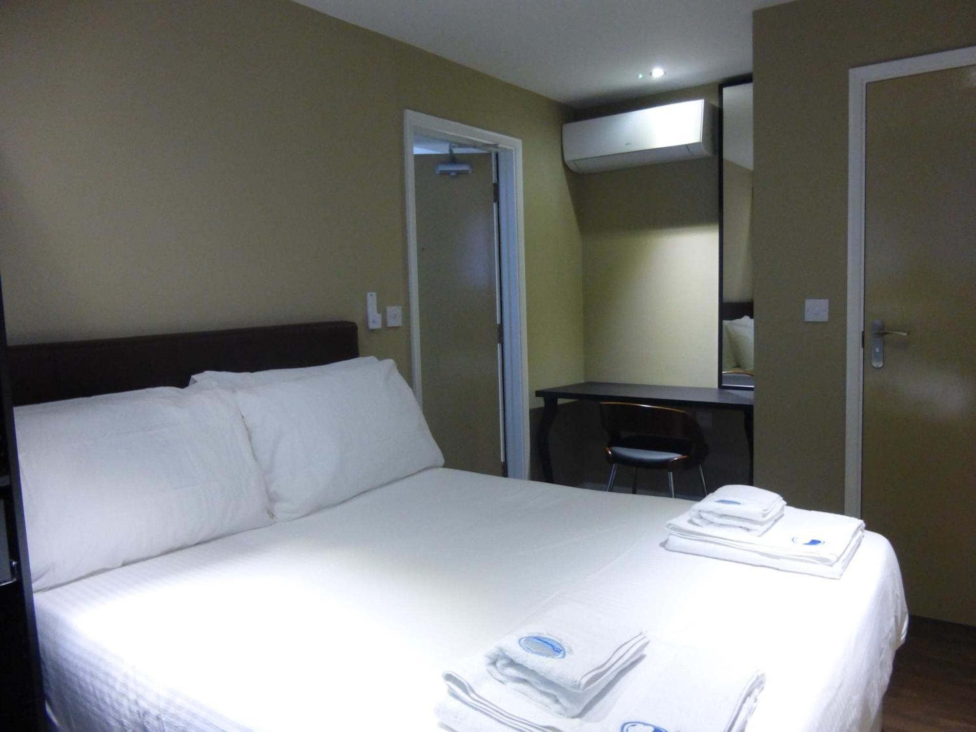 Dreams Hotel Barking  Oda fotoğraf