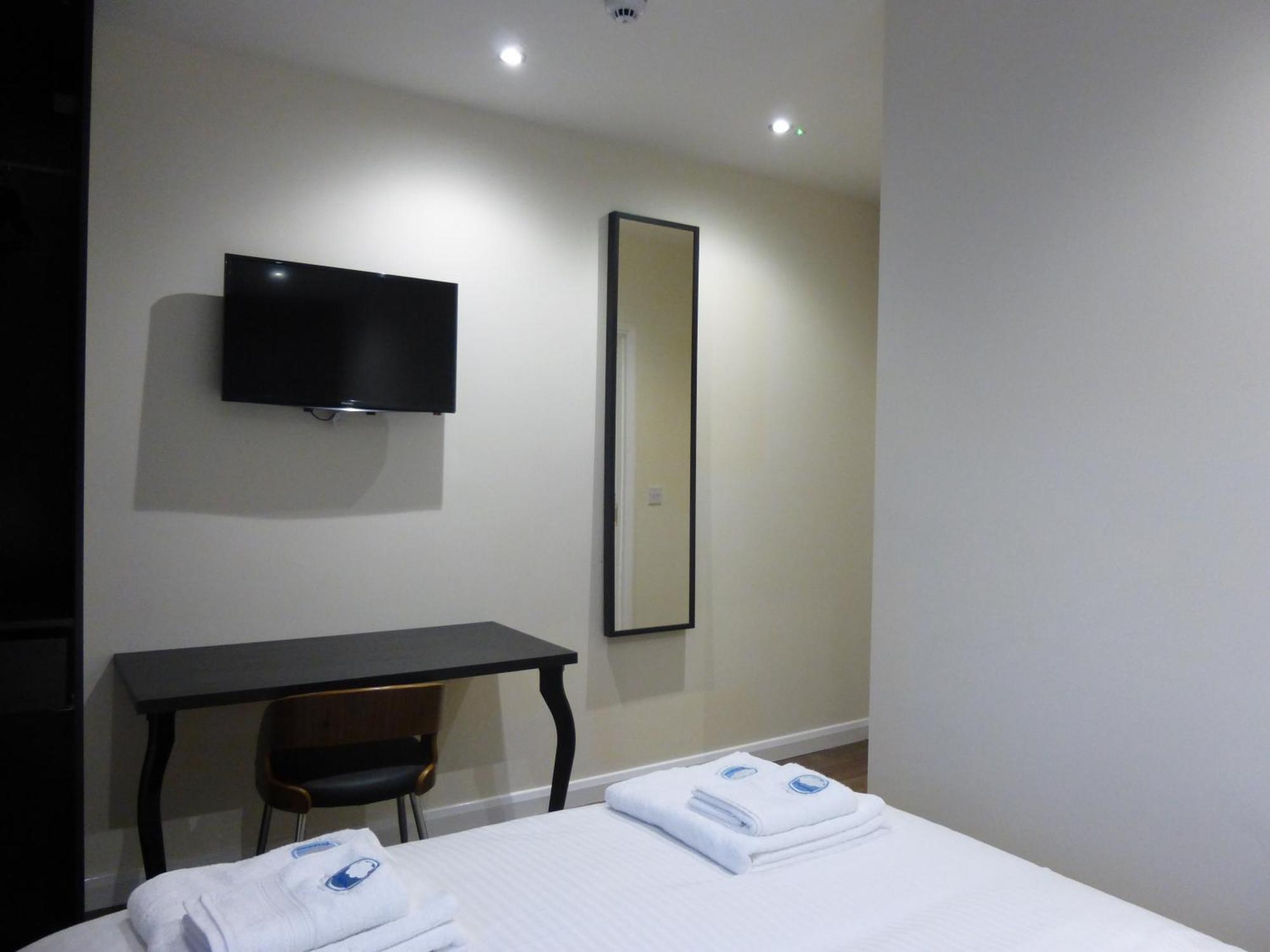 Dreams Hotel Barking  Oda fotoğraf