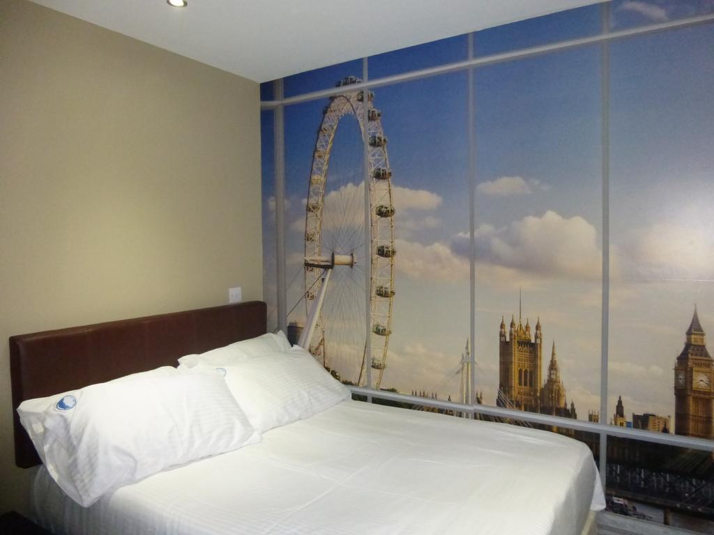 Dreams Hotel Barking  Oda fotoğraf