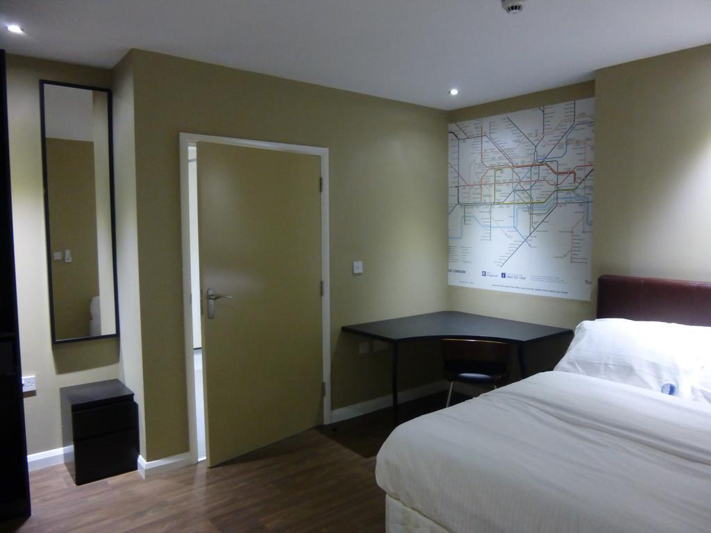 Dreams Hotel Barking  Oda fotoğraf